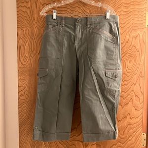 👖 Size 8 Gloria Vanderbilt Capri Pants